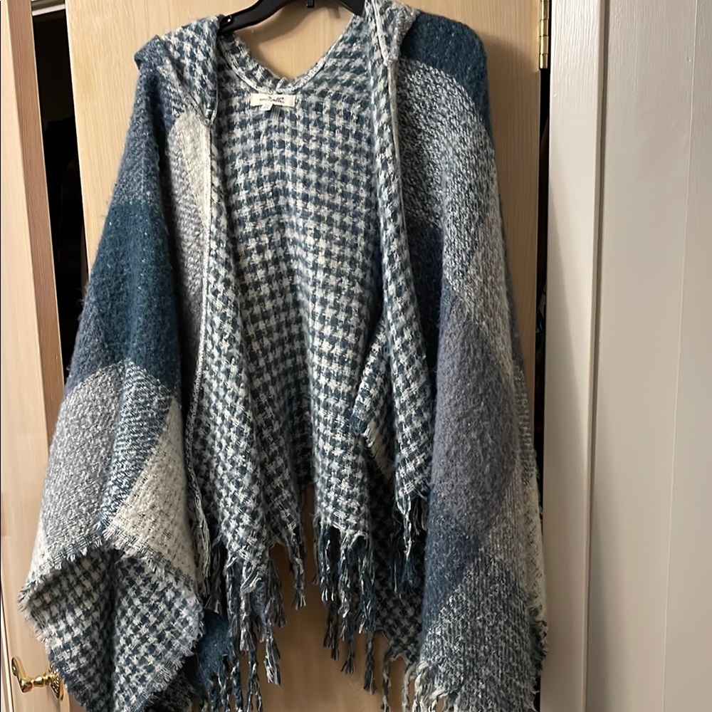 Simply Noelle Blue Gray White Plaid Hooded Poncho One Size